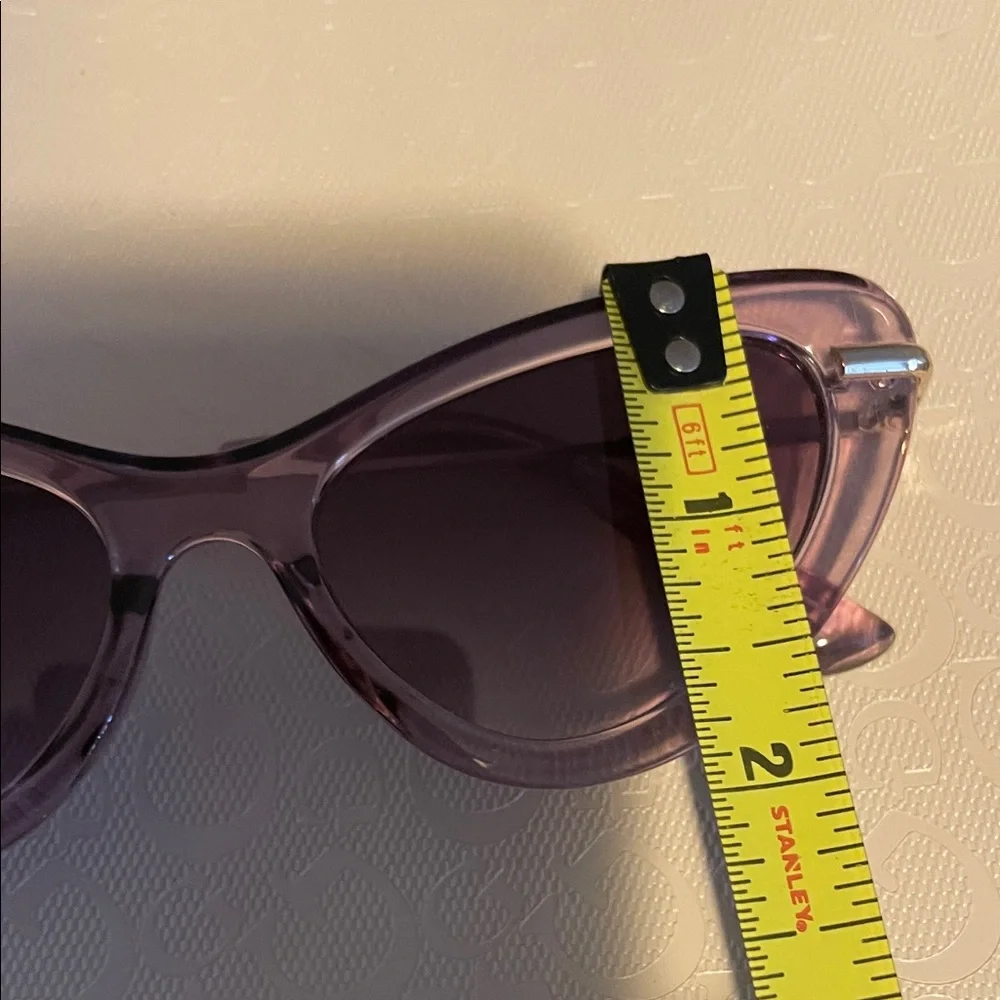 Chic Purple Cat-Eye Sunglasses